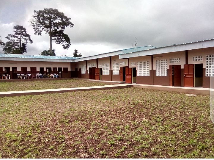 construction d'un bâtiment pour l'administration et l'aménagement d'une aire de jeux au collège moderne- sogesco-grand yapo